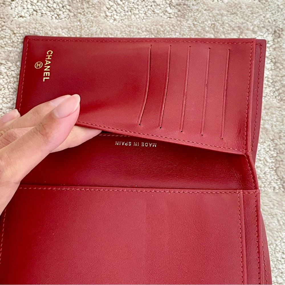 CHANEL🍒Red Quilted Trifold wallet with Gold Accent - Picture 10 of 16
